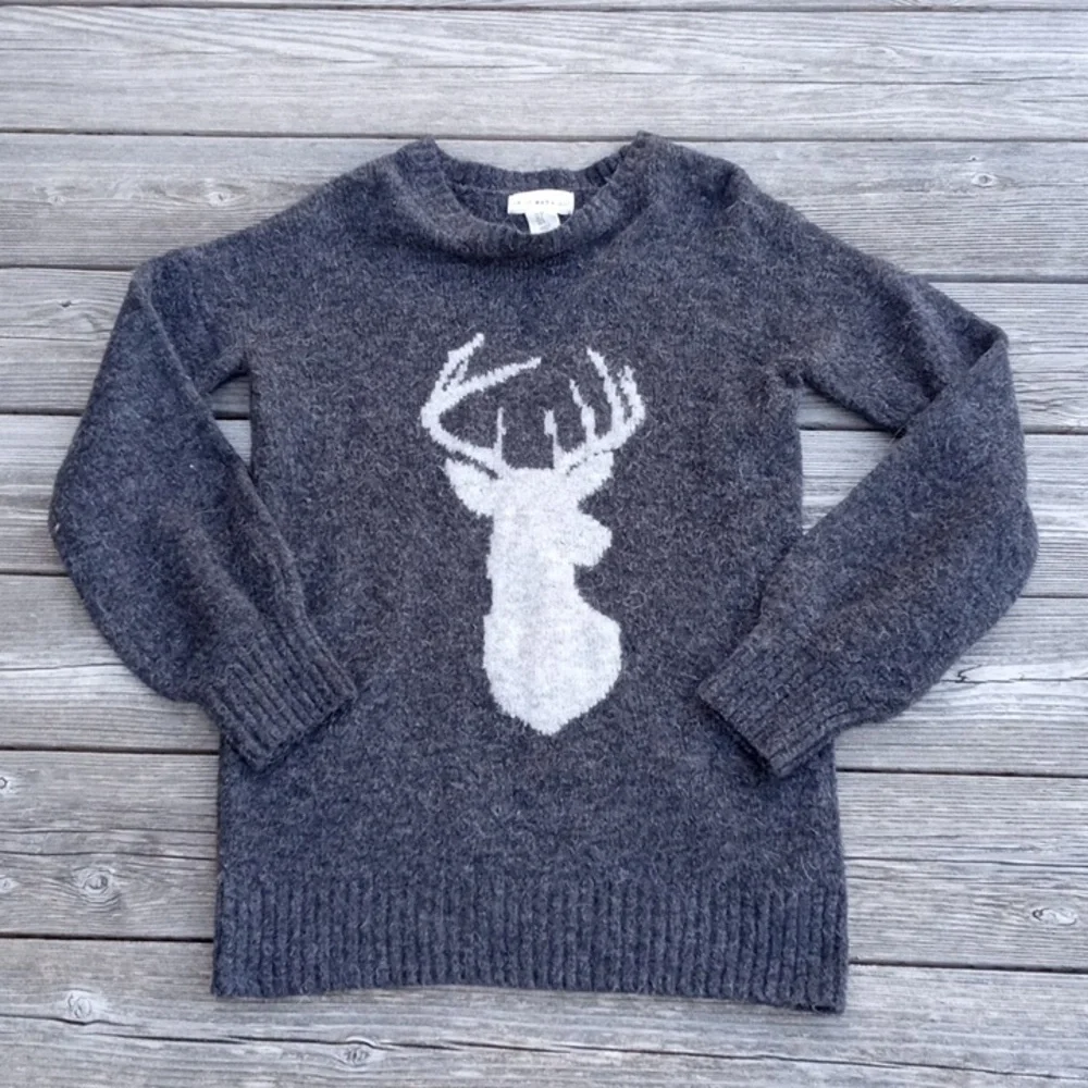 Women's Gray Alpaca Sweater with Deer Design - Picture 6 of 13